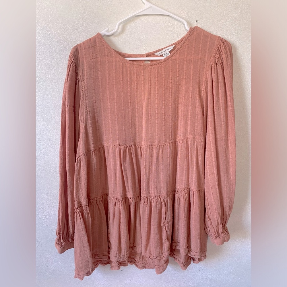 Woman’s medium American Eagle cut out shirt